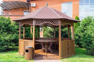 Quelle dimension et quelle hauteur pour votre pergola ?