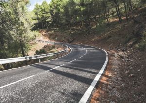 L'importance du colmatage de fissure d'asphalte pour les routes, parkings et pistes cyclables