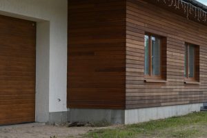 Comparatif : bardage en bois vs fibres-ciment